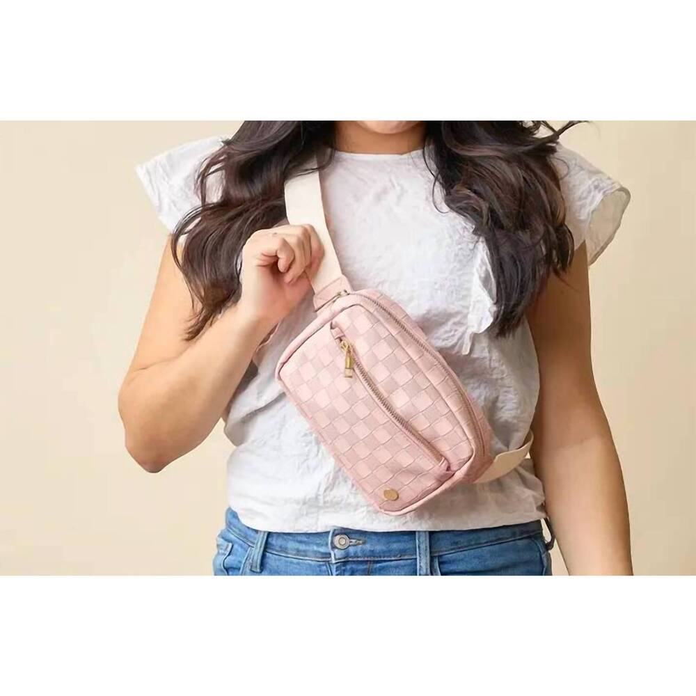 NEW THE DARLING EFFECT urban belt bag in pink